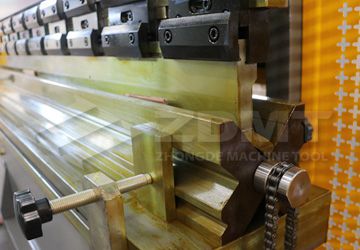 模具.jpg 模具.jpg