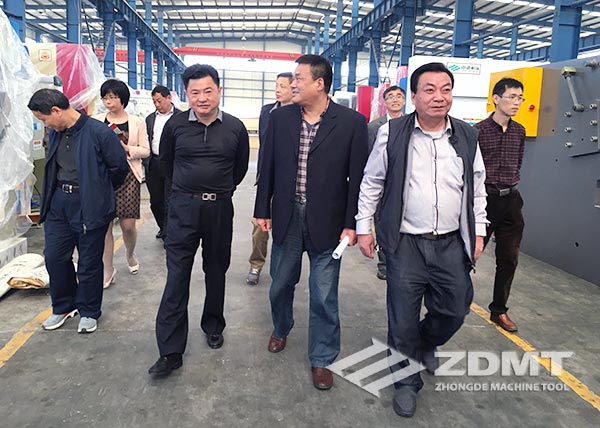 馬鞍山市政協(xié)副主席魏正平來(lái)我公司參觀考察3 馬鞍山市政協(xié)副主席魏正平來(lái)我公司參觀考察3