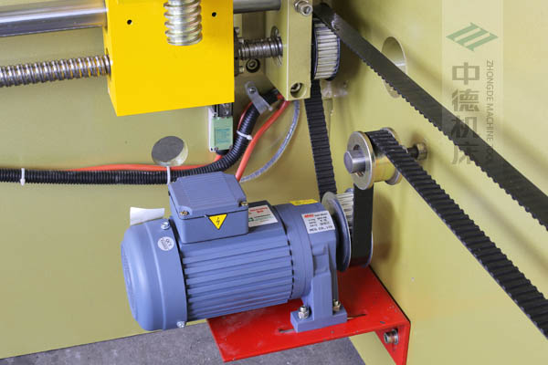 ZDP-4022強(qiáng)扭矩電機(jī)，后退料迅速，鋼絲同步帶精確更靜音.jpg