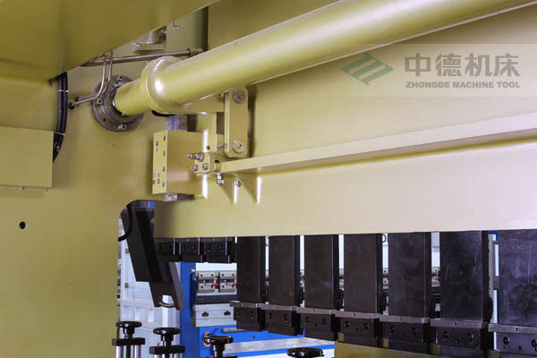 ZDPK-10032配有中德公司最新型扭軸同步裝置，強(qiáng)度高，能調(diào)節(jié)，專利技術(shù)