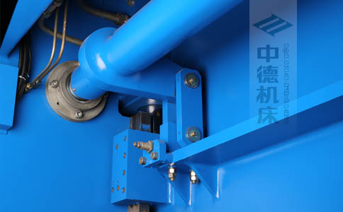 ZDPK-8025配有中德公司最新型扭軸同步裝置，強(qiáng)度高，能調(diào)節(jié)，專(zhuān)利技術(shù).jpg