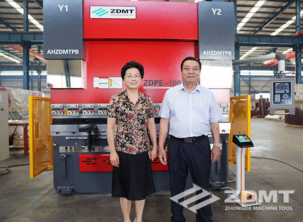 馬鞍山市政協(xié)主席李群來(lái)我公司“送清涼”慰問(wèn)3 馬鞍山市政協(xié)主席李群來(lái)我公司“送清涼”慰問(wèn)3