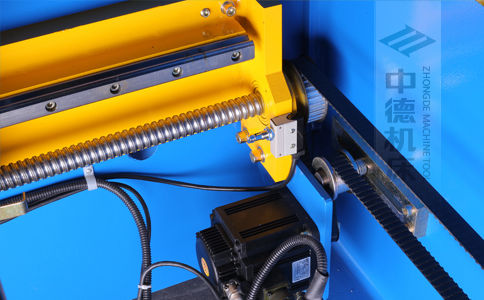 ZDPK-20032X軸配有滾珠絲桿及直線導(dǎo)軌，大功率伺服電機(jī)，鋼絲同步帶，能顯著提升X軸定位精度及速度 (2).jpg